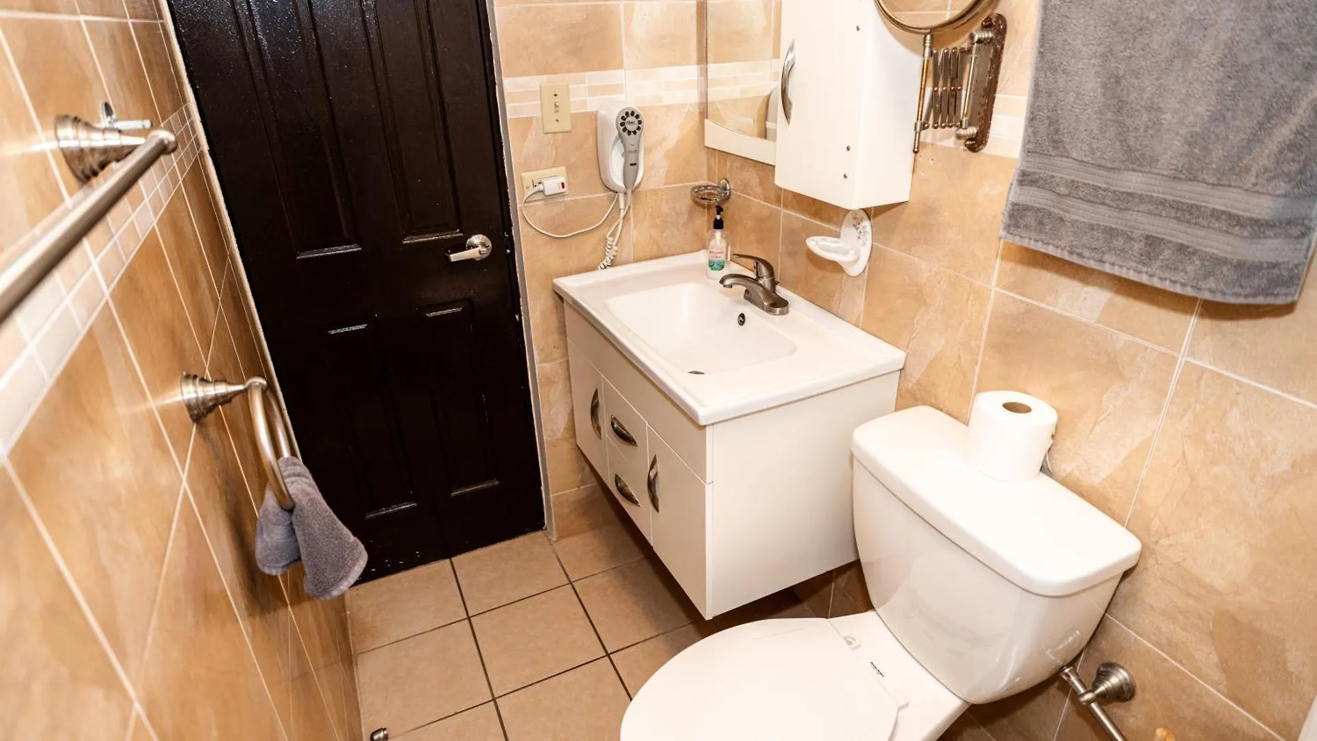 Luxury Retreat With Private Jacuzzi And Mountain Views Free Parking Apartment Ponce